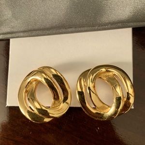 Beautiful Monet Gold Tone Clip On Earrings